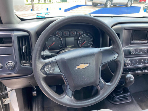 Imagen 10 de 12 de Chevrolet Silverado 2015 4.3 1500 Cab Reg V6/ Man At