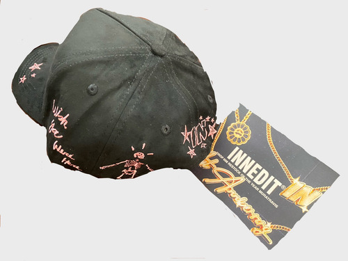 Gorra De Gamuza Travis Scoot 31 Hats Negro Y Con Detalles Rosas Único