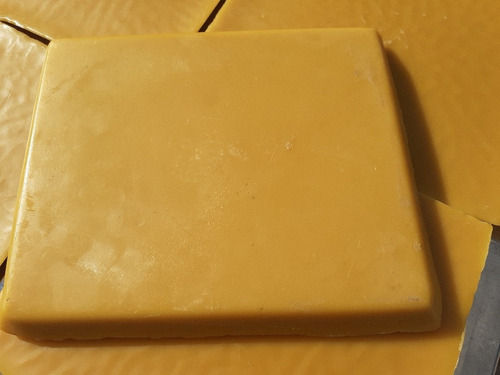 Imagen 4 de 6 de Cera 100%pura De Abejas Excelente Calidad En Bloques De 1 Kg