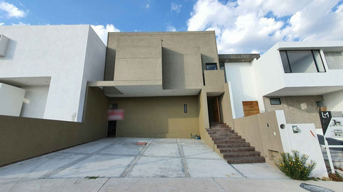 Hermosa Residencia En Lomas De Juriquilla, 3 Recamaras, Estu