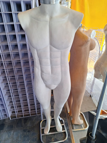 Maniquie Cuerpo Completo Hobr Sin Brasos Y Cabeza (plástico) (Usado)