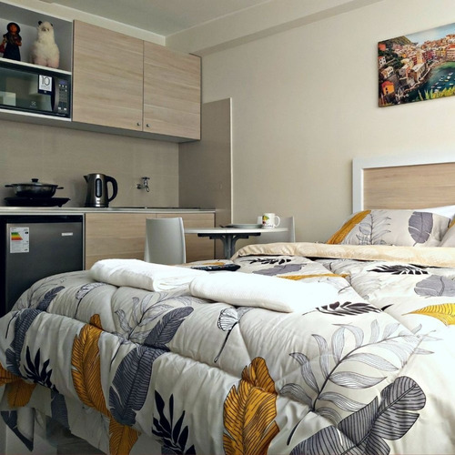 Imagen 1 de 7 de Habitación Amoblada Con Cocina Y Baño Propio (15min Airport)