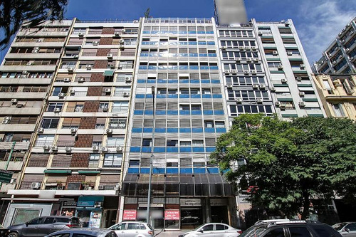 Oficina De 430 M2 En El Centro. Piso Alto, Vista Abierta, Muy Buen Estado