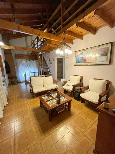 Casa A La Venta En Barrio Montecarlo Bajas Expensas - Pilar