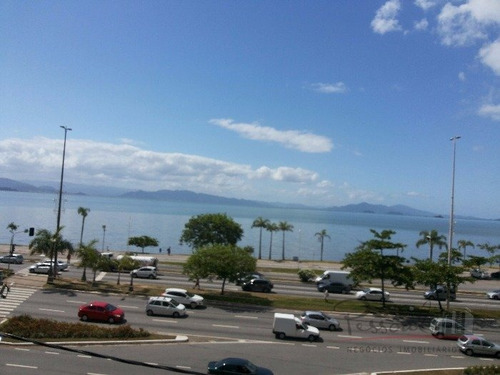 Imagem 1 de 15 de Excelente Apartamento - Vista Panorâmica Da Beira Mar - Um Apartamento Por Andar - V-3010