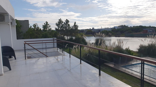 Casa En Venta A La Laguna De Ecuestre - Costa Esmeralda