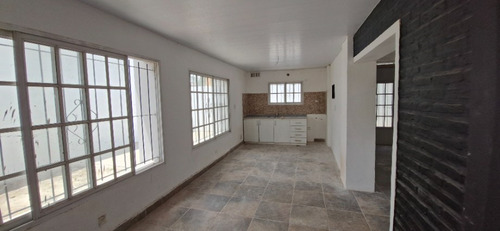 Casa Con Departamento En Venta En Barrio Sarmiento