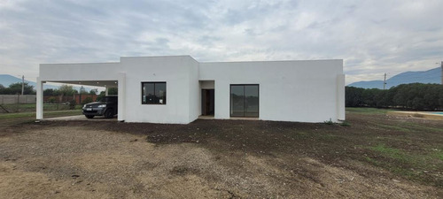 Casa Construida En Parcela, 4d 2b 2e Más Piscina En Venta
