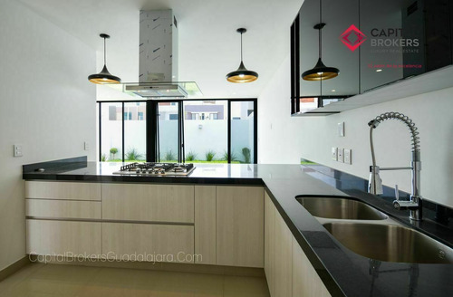 Casa En Venta, Nueva En Solares Con Roofgarden