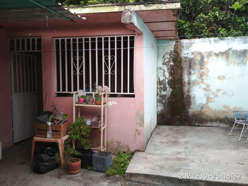 Casa En Urb. Las Quintas De Flor Amarillo, Edo. Carabobo    Plc-743