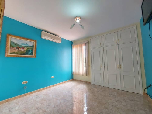 Townhouse En Venta En Araguama Country, Maracay