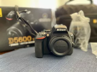 Paquete De Cámara Nikon D5600 Dslr (18-55 Mm)