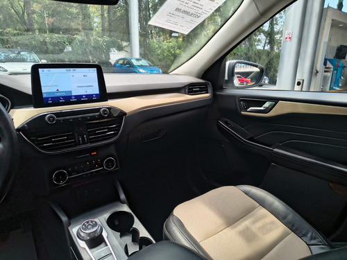 Ford Escape titanium hev