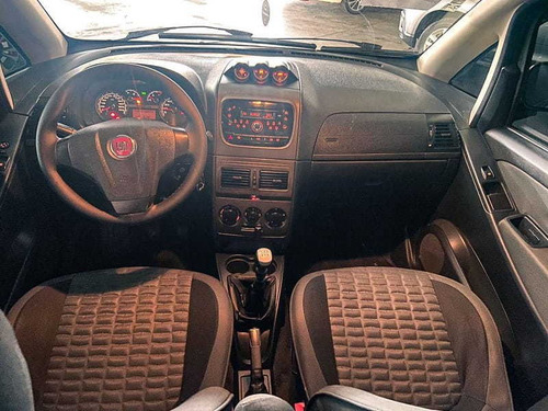 Imagem 8 de 15 de Fiat Idea Adventure 1.8 16v(flex) 4p 2013