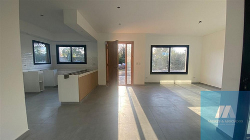 Imagen 3 de 15 de Venta Casa Barrio Las Catecas En Bella Vista