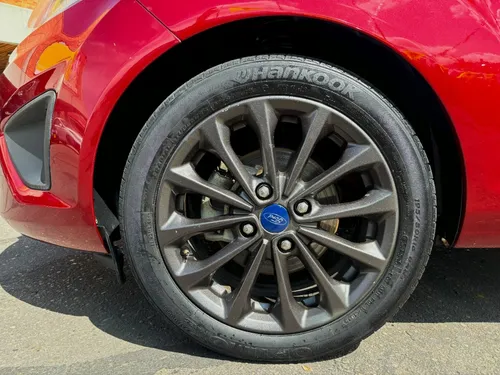 Ford Fiesta 1.6 Hatchback Mecánica