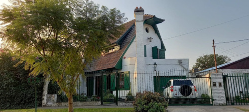 Vendo Casa Monte Grande . Excelente Calidad Y Comodidades 