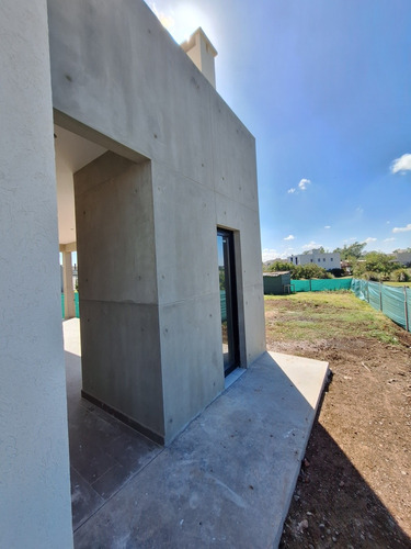 Casa En Venta Con Pileta Santa Elena