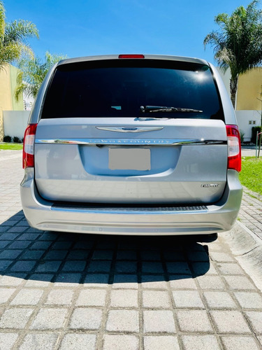 Imagen 4 de 15 de Chrysler Town & Country 2014 Limited