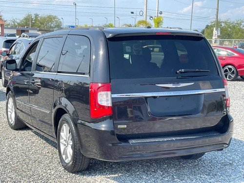 Imagen 6 de 15 de Chrysler Town Y Country Touri Americana