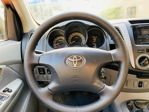 Toyota Hilux 3.0 Srv Cab. Dupla 4x2 4p