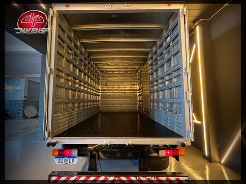 Caminhão Mercedes-benz Accelo 815 Com Baú De Carga Seca 2013