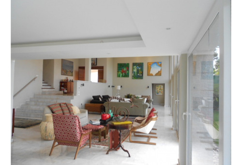 Vendo Casa 1100m2, 5h/7b/8p Cerro Verde 5433