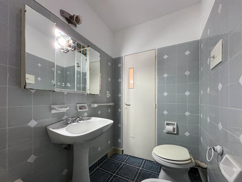 Departamento De Oportunidad Con 2 Dormitorios Y Terraza Exclusiva, Alquilado