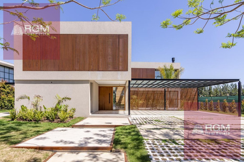 Imagen 2 de 30 de Casa En Lagos Del Golf- Cuatro Dormitorios Mas Escritorio