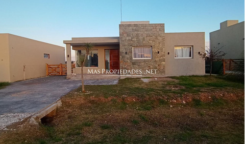 Casa En Venta 3 Dormitorios En Barrio Los Pedregales