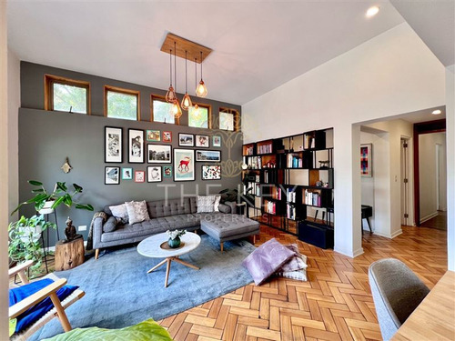 Casa En Venta De 5 Dormitorios Y Piscina - Ñuñoa