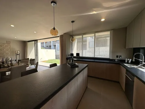 Se Vende Residencia En Altozano, Luxury.,3 Recamaras, 4.5 Baños, Jardín, Cto Ser