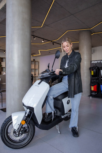 Moto Eléctrica Scooter Super Soco Cux 1600w Concesi Oficial