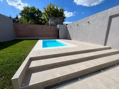 Piscina De Fibra 5.80 X 3.70 De 1.55 De Profundidad