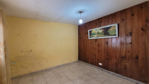 Imagen 22 de 23 de Venta - Casa Cuatro Ambientes Con Garaje Y Departamento - Irala 6071