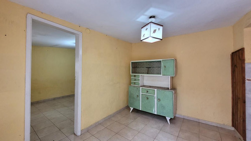 Imagen 20 de 23 de Venta - Casa Cuatro Ambientes Con Garaje Y Departamento - Irala 6071