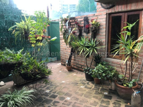 Hermosa Casa De Una Planta Con Grandes Espacios Y Bella Terraza En Santa Paula. Mls # 25-13494 Lp