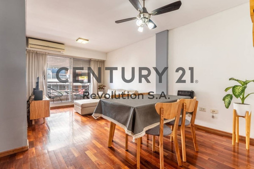 Imagen 1 de 16 de Vendo Departamento,2 Dormitorios Con Balcón Al Frente Y Cochera. Barrio Lourdes