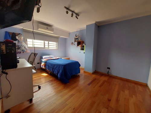 Casa De 4 Ambientes En Venta En Wilde Con Pileta Y Cochera