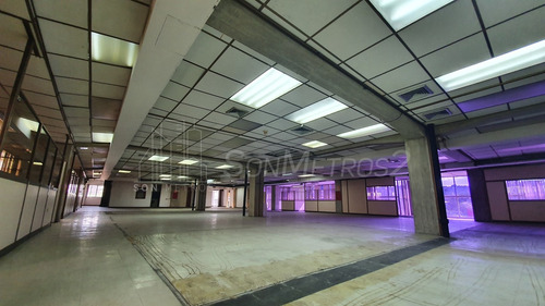 Imagen 4 de 14 de Edificio En Alquiler La Urbina