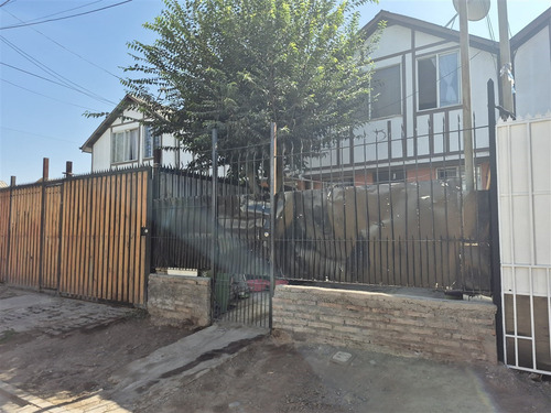 Casa En Venta De 3 Dorm.1 Baño En Colina