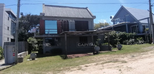 Imagen 14 de 30 de Casa Moderna En Dos Plantas En Venta En El Chorro