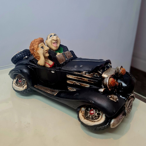 Carro Antigo Conversível Vintage Com Casal Decoração Premium