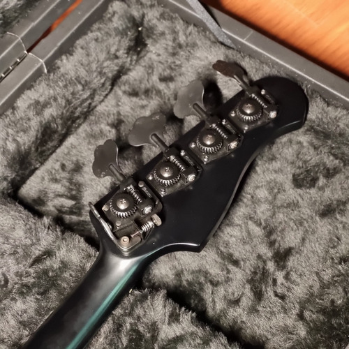 Baixo Canhoto 4 Cordas Ativo X-vector Osm Custom Musicman (Usado)