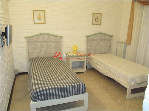 Venta - Muy Linda Residencia En Barrio Lugano, - Ref: 1072