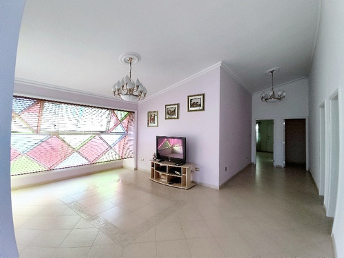 Casa En Venta Ubicada En La Urb. Altos De Guataparo, Country Club Valencia. Minerva K