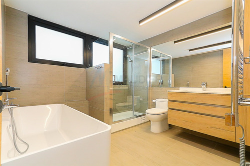 Departamento En Arriendo De 2 Dorm. En Las Condes