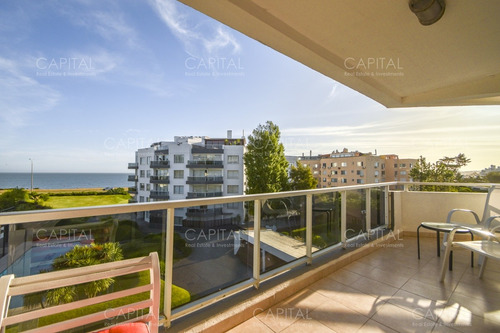 Excelente Apartamento De Tres Dormitorios Frente Al Mar - Punta Del Este