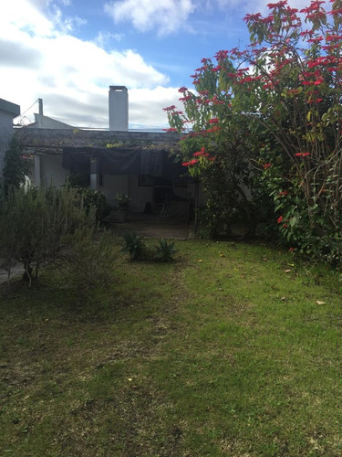 Casa De Dos Dormitorios Y Apartamento Al Fondo