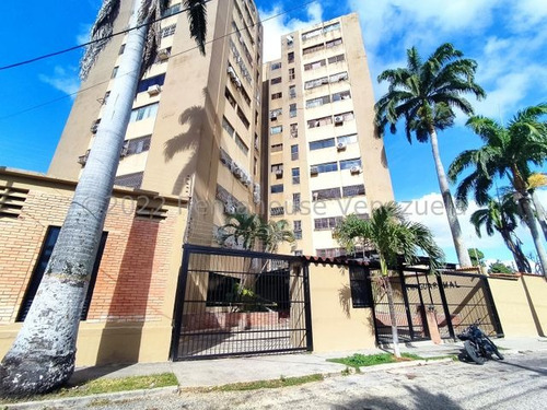 Imagen 17 de 30 de Apartamento En Venta En El Centro De Cabudare Cuenta Con 3 Habitaciones, 2 Modernos Baños, Iluminados Espacios De Sala Y Comedor, Cocina Iluminada Y Área De Lavandería Gabriela C.